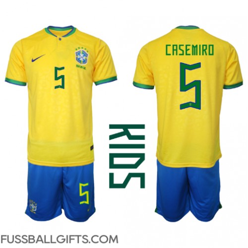 Brasilien Casemiro #5 Fußballbekleidung Heimtrikot Kinder WM 2022 Kurzarm (+ kurze hosen)